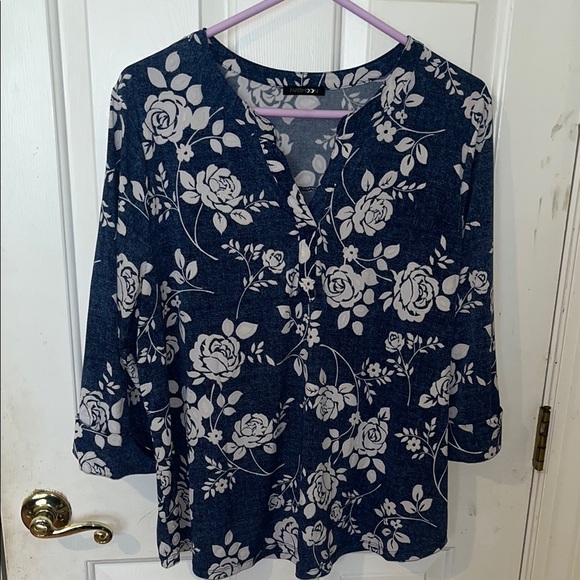 PAPERMOON Floral Navy and White Women's Top 2X - Picture 1 of 7
